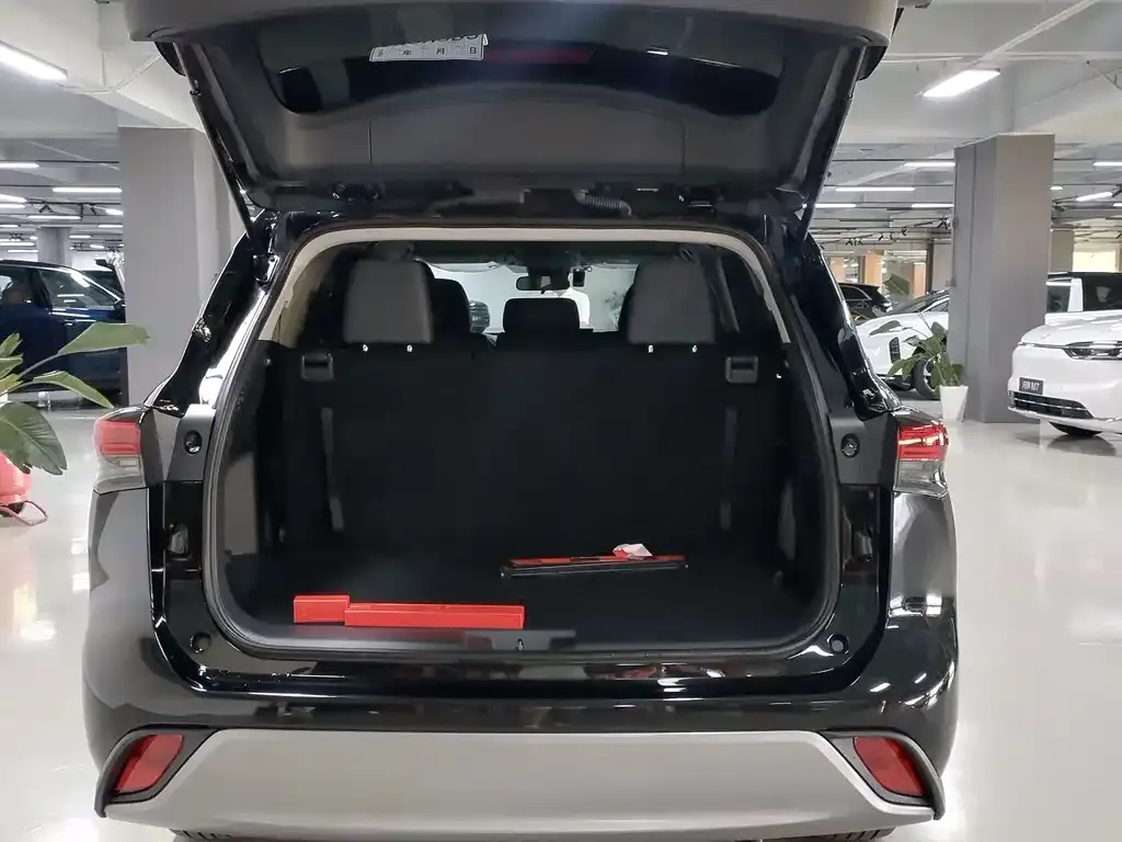 Toyota Highlander — фото 9