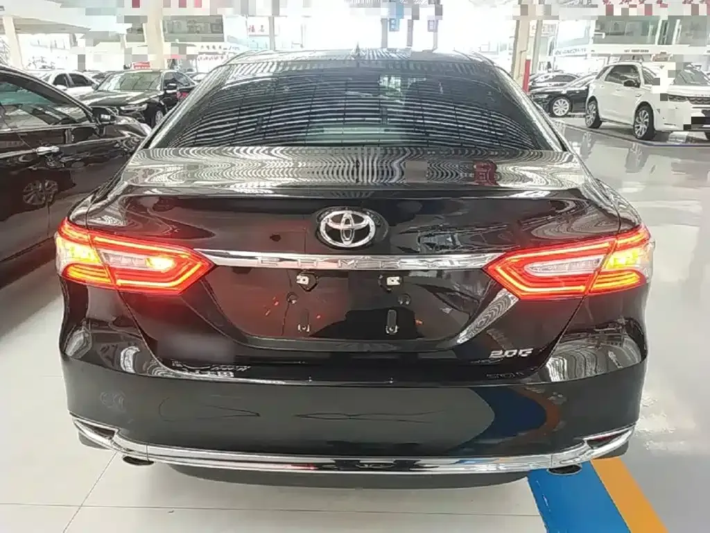 Toyota Camry — фото 9