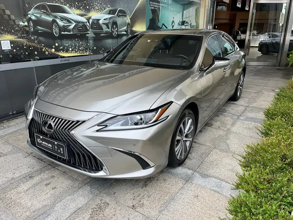 Lexus ES — фото 1