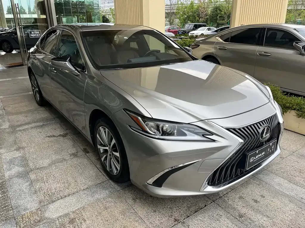 Lexus ES — фото 10