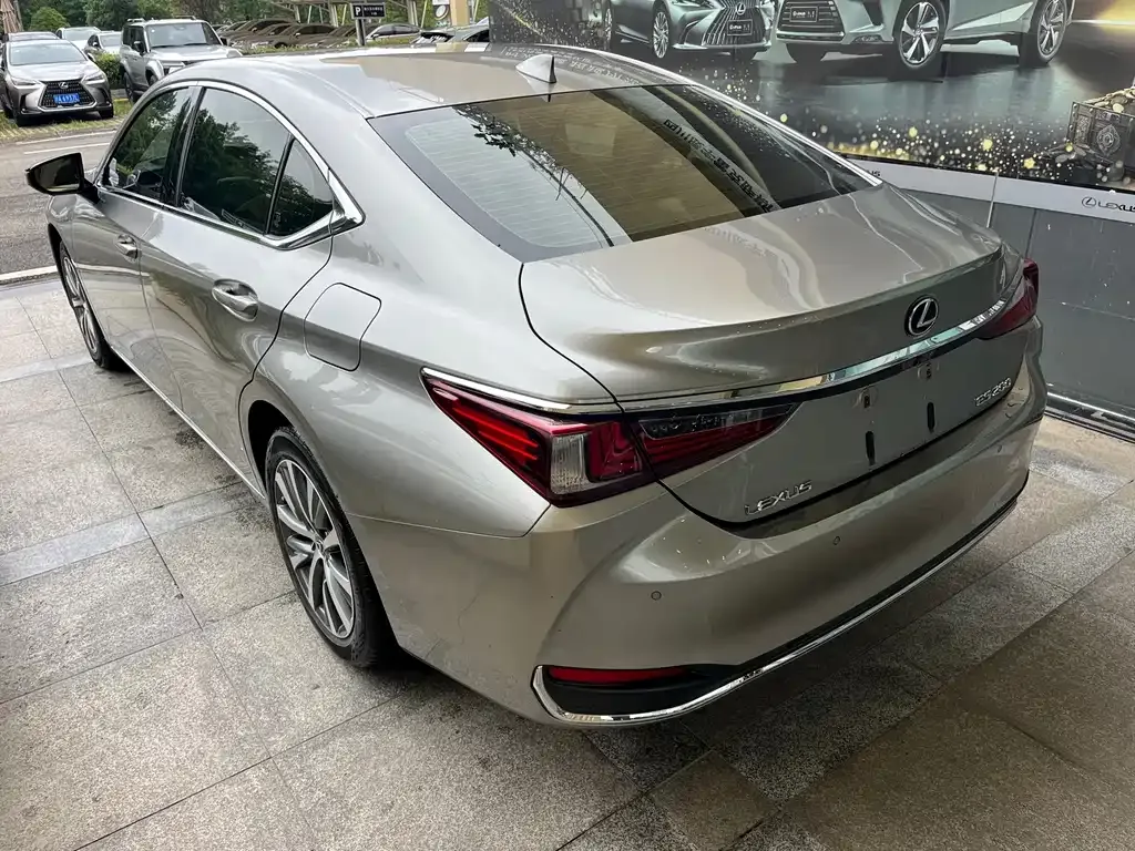 Lexus ES — фото 5