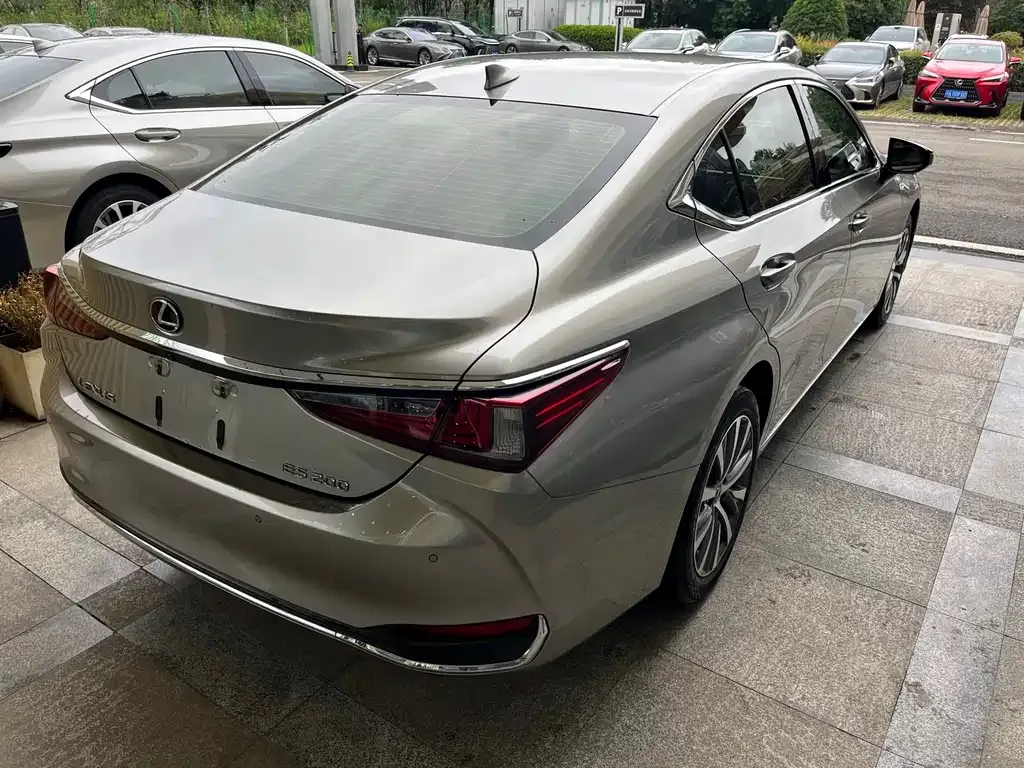 Lexus ES — фото 4