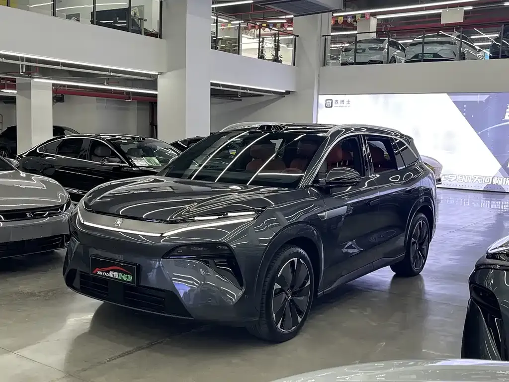 BYD Tang L — фото 1