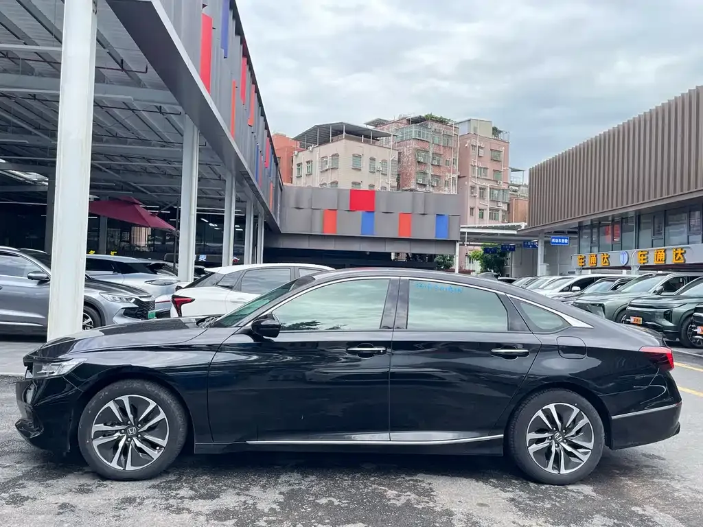 Honda Accord — фото 7