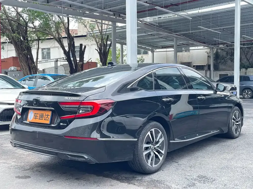 Honda Accord — фото 10