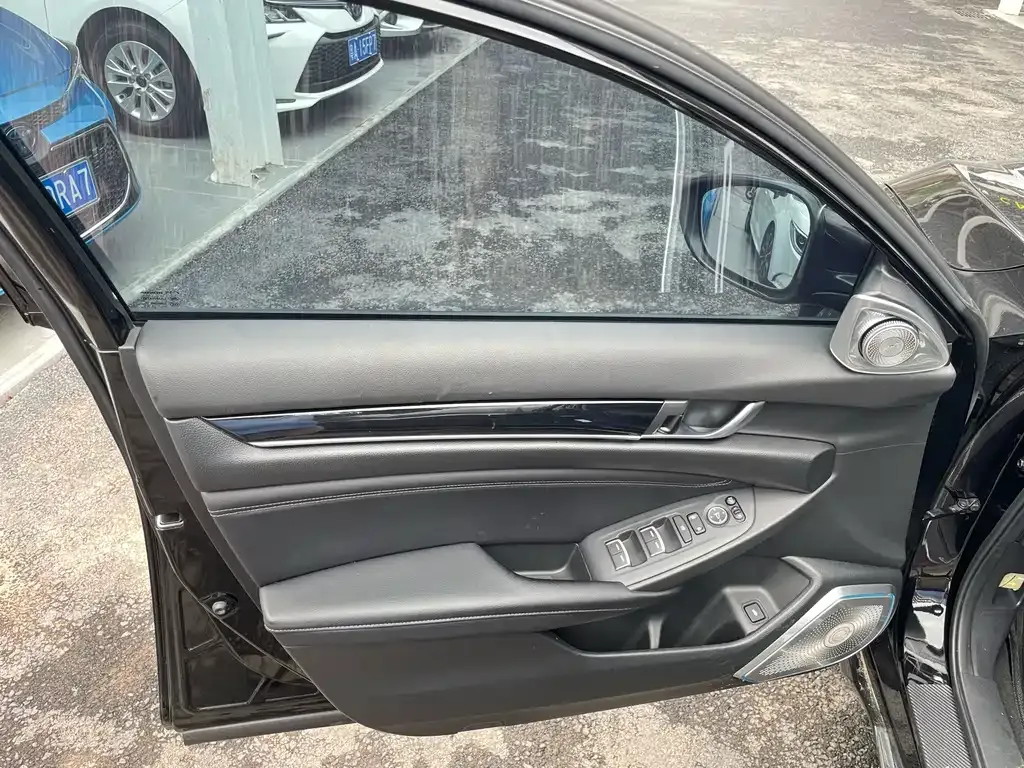 Honda Accord — фото 9