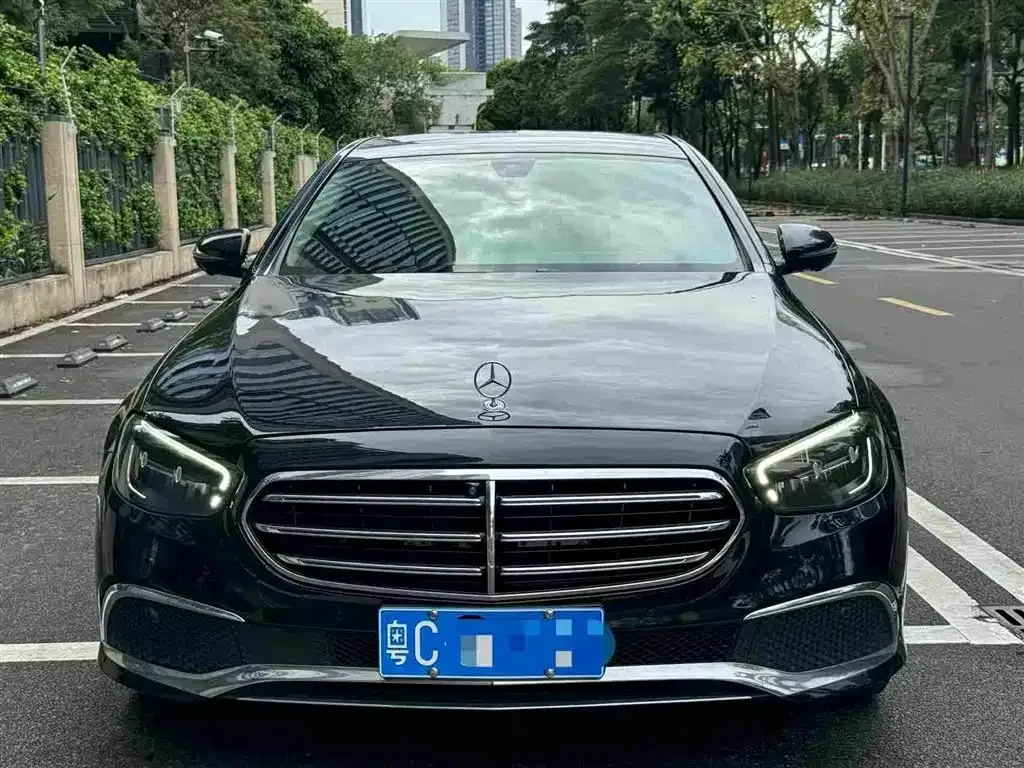 Mercedes-Benz E-Class — фото 1