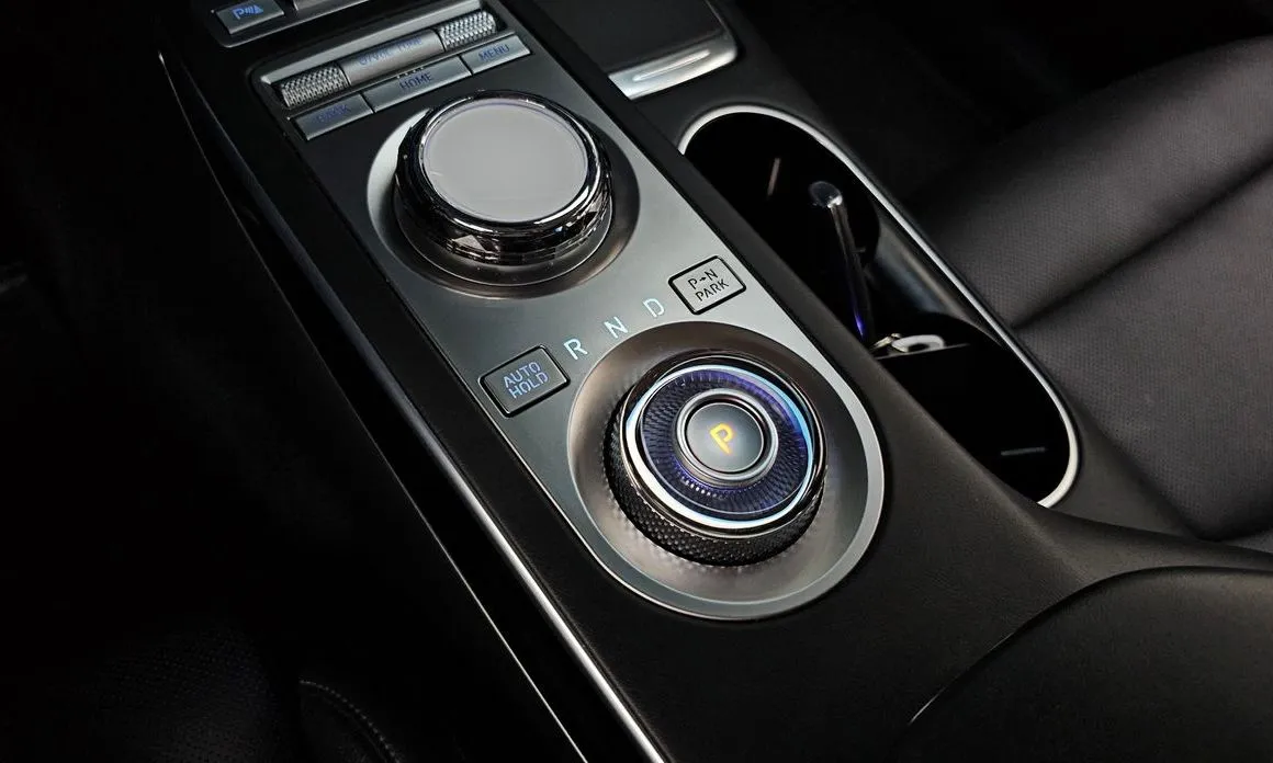 Genesis GV70 — фото 2