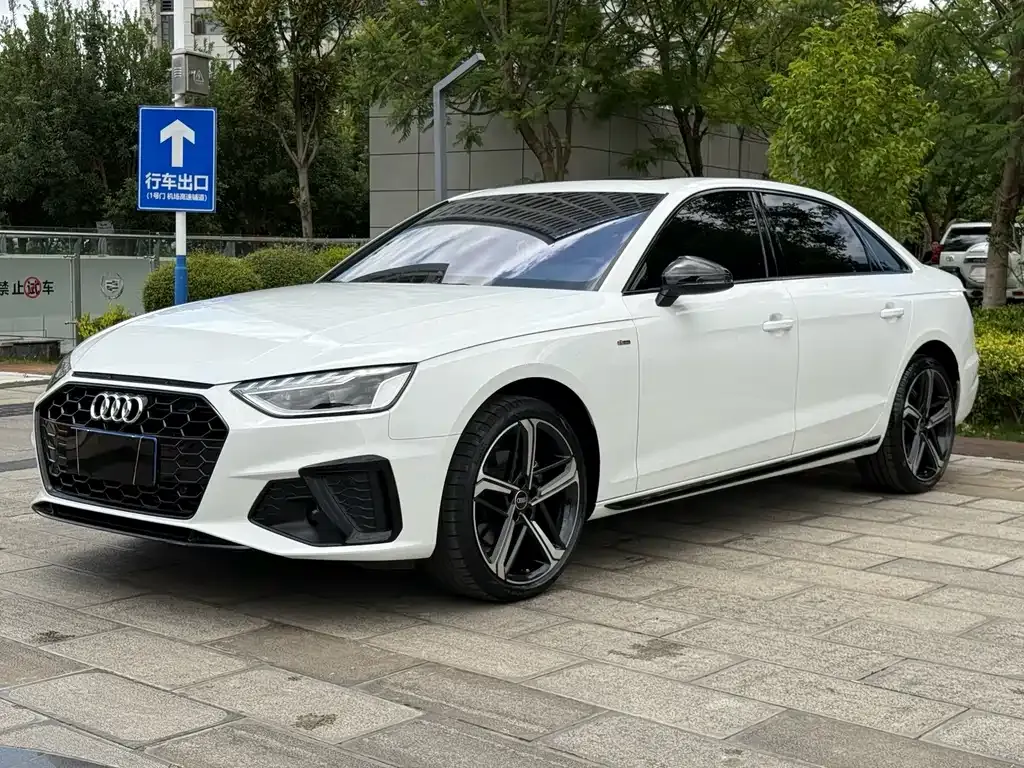 Audi A4L — фото 1