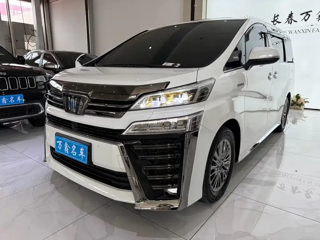 Toyota Vellfire — фото 1
