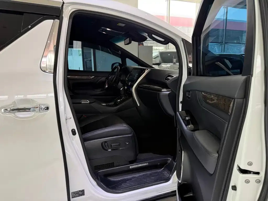 Toyota Vellfire — фото 9