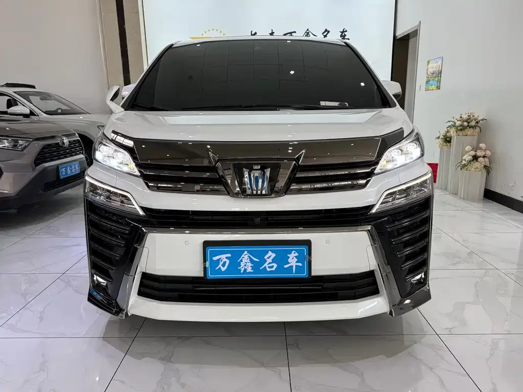 Toyota Vellfire — фото 10