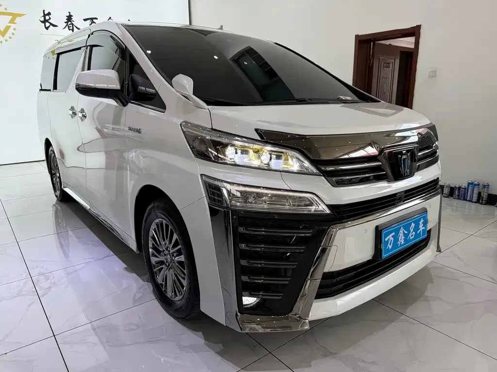 Toyota Vellfire — фото 3