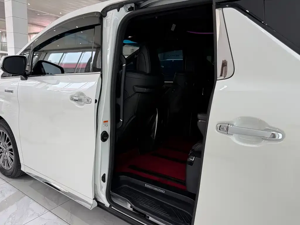 Toyota Vellfire — фото 2