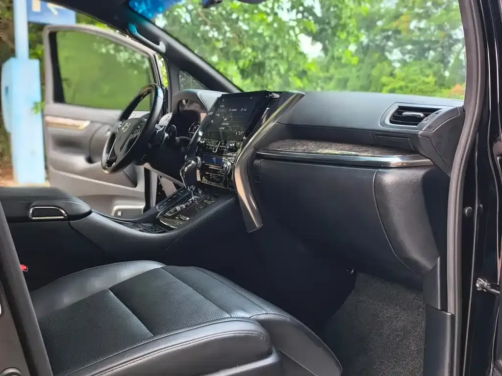 Toyota Alphard — фото 6