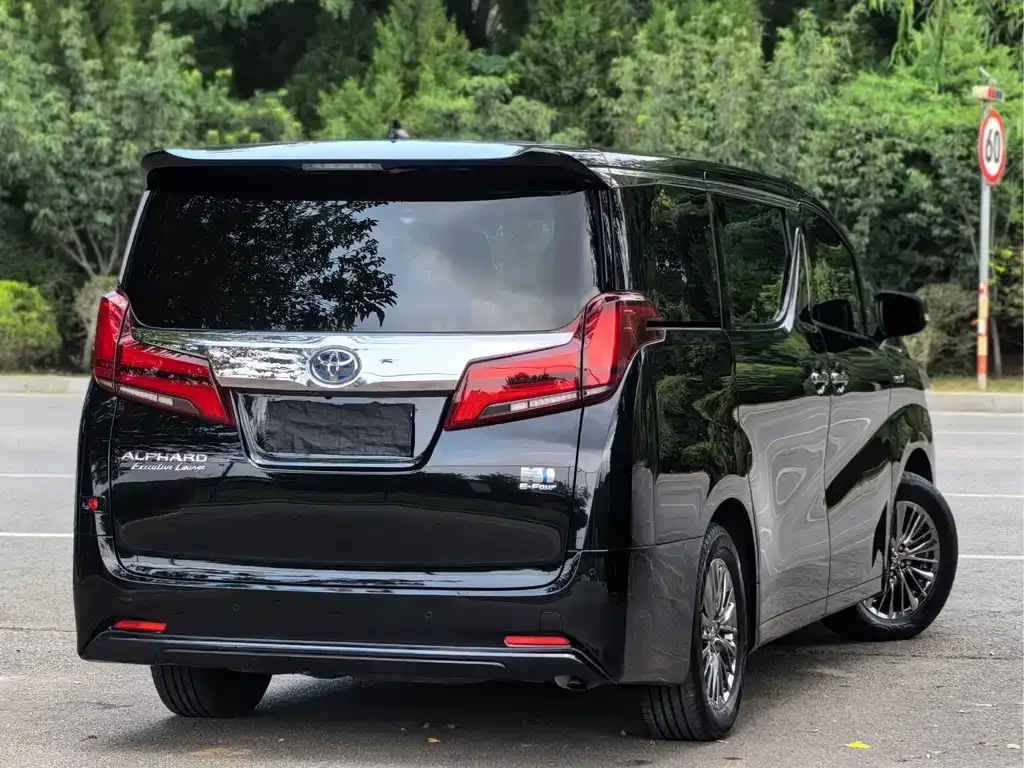 Toyota Alphard — фото 7