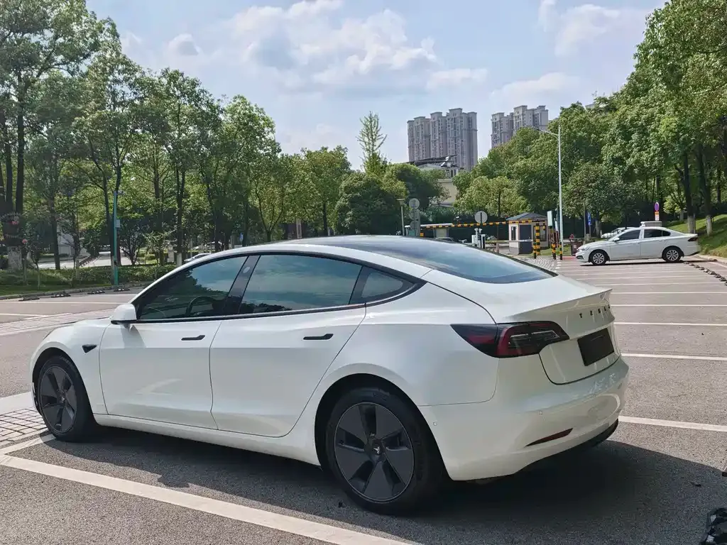 Tesla Model 3 — фото 6