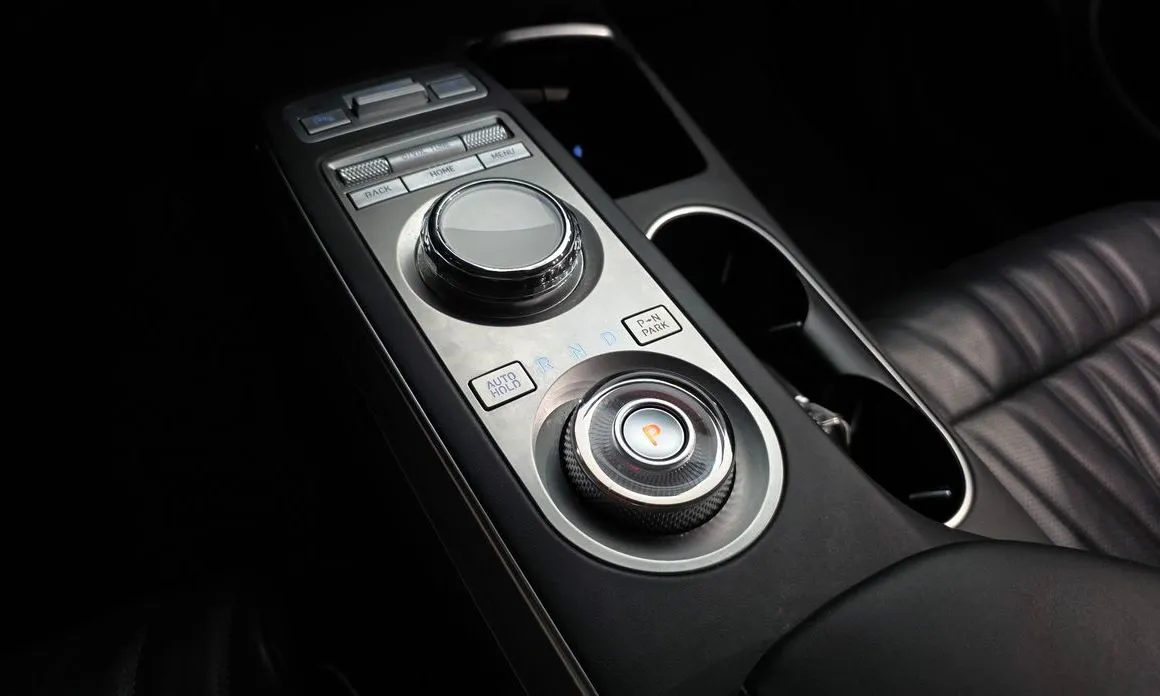 Genesis GV70 — фото 2