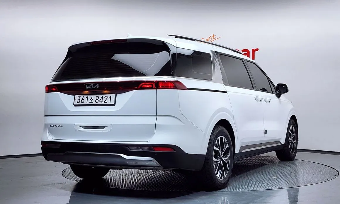Kia Carnival — фото 4