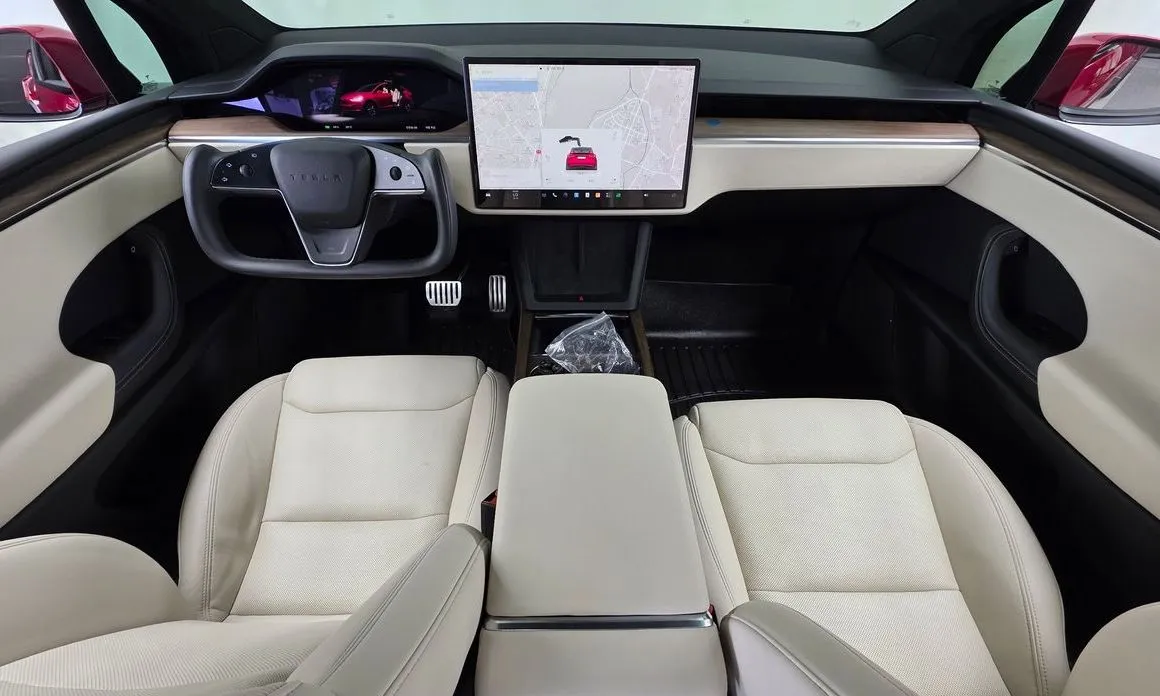 Tesla Model X — фото 1