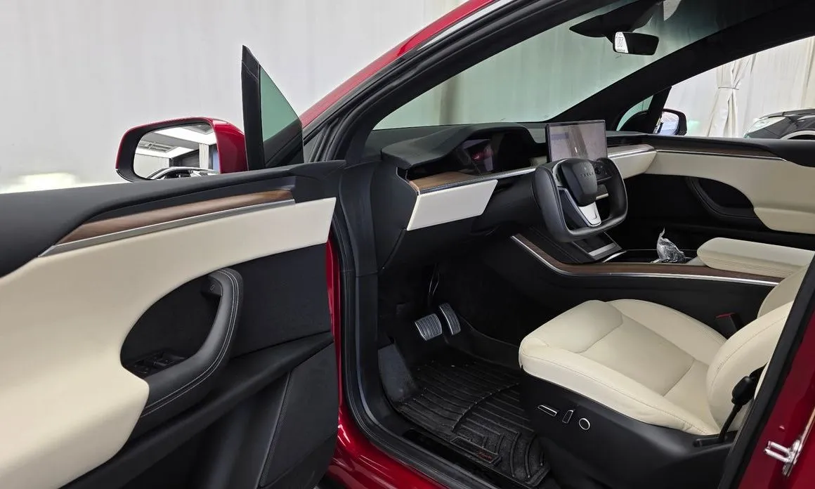 Tesla Model X — фото 2