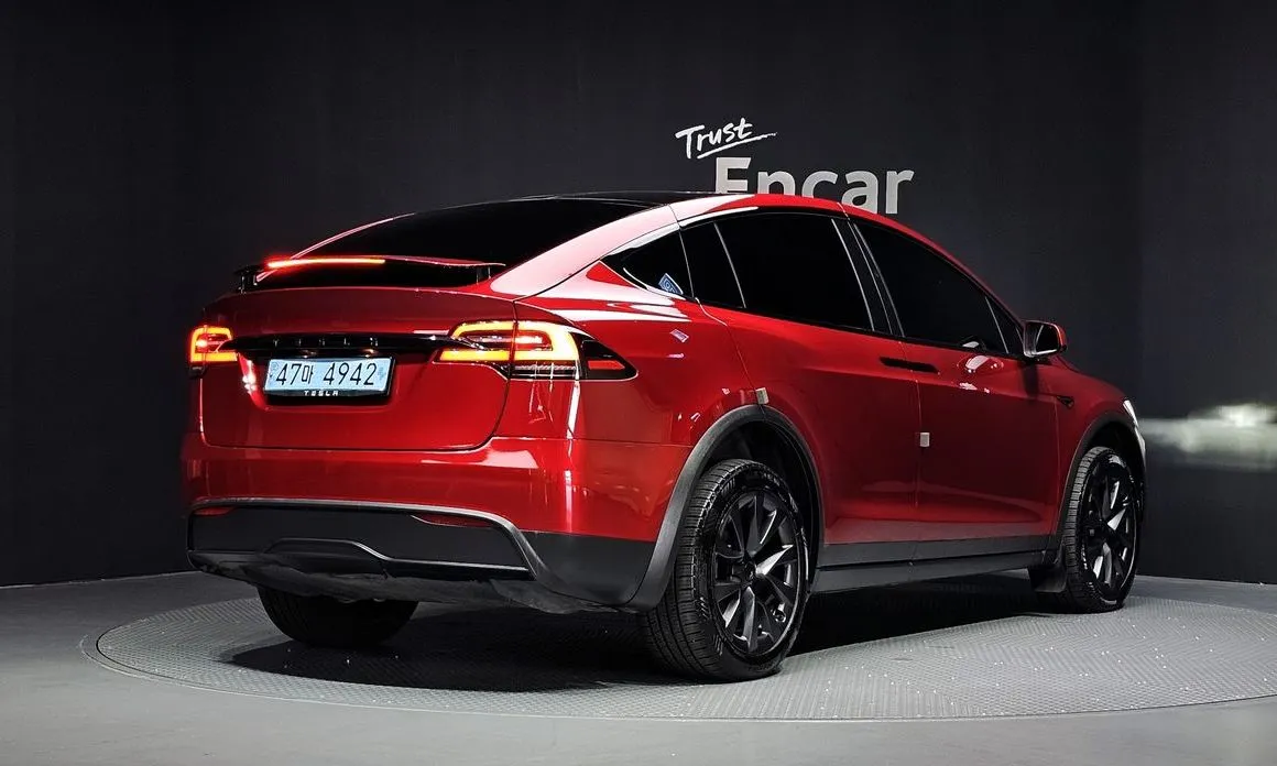 Tesla Model X — фото 6