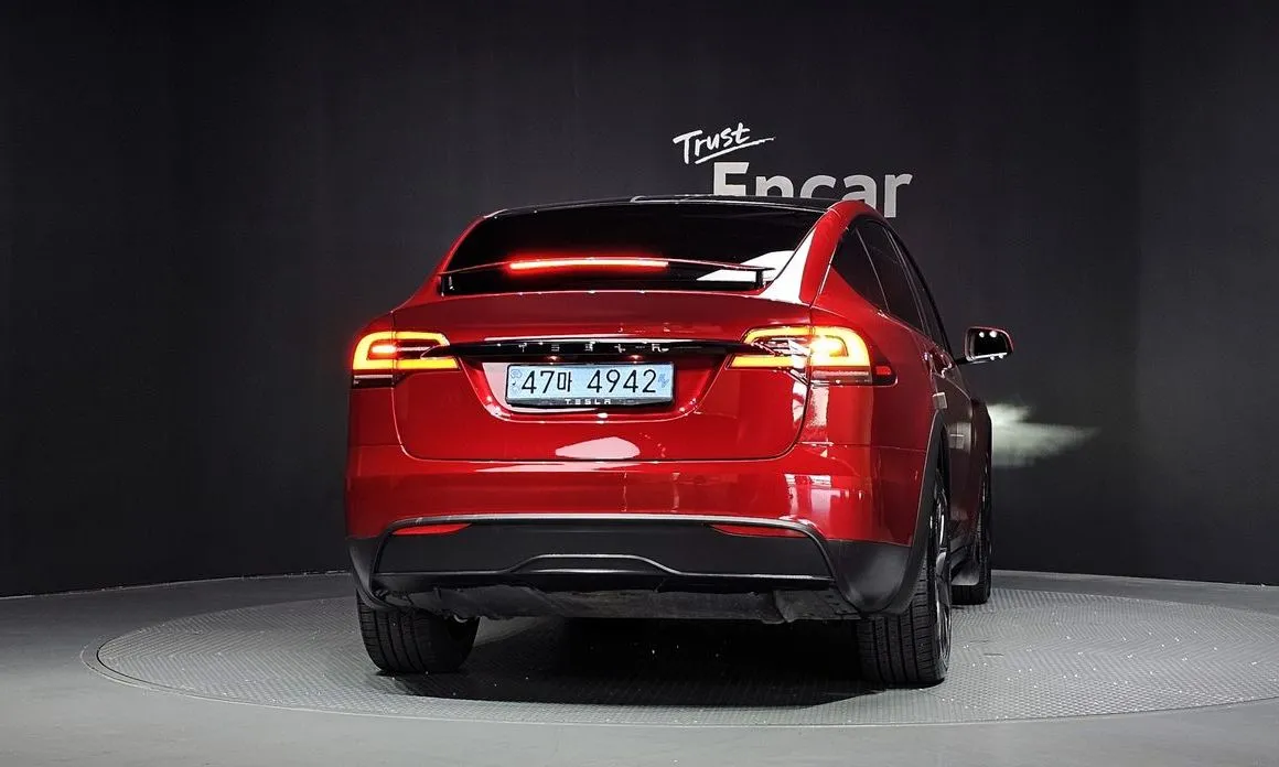 Tesla Model X — фото 7
