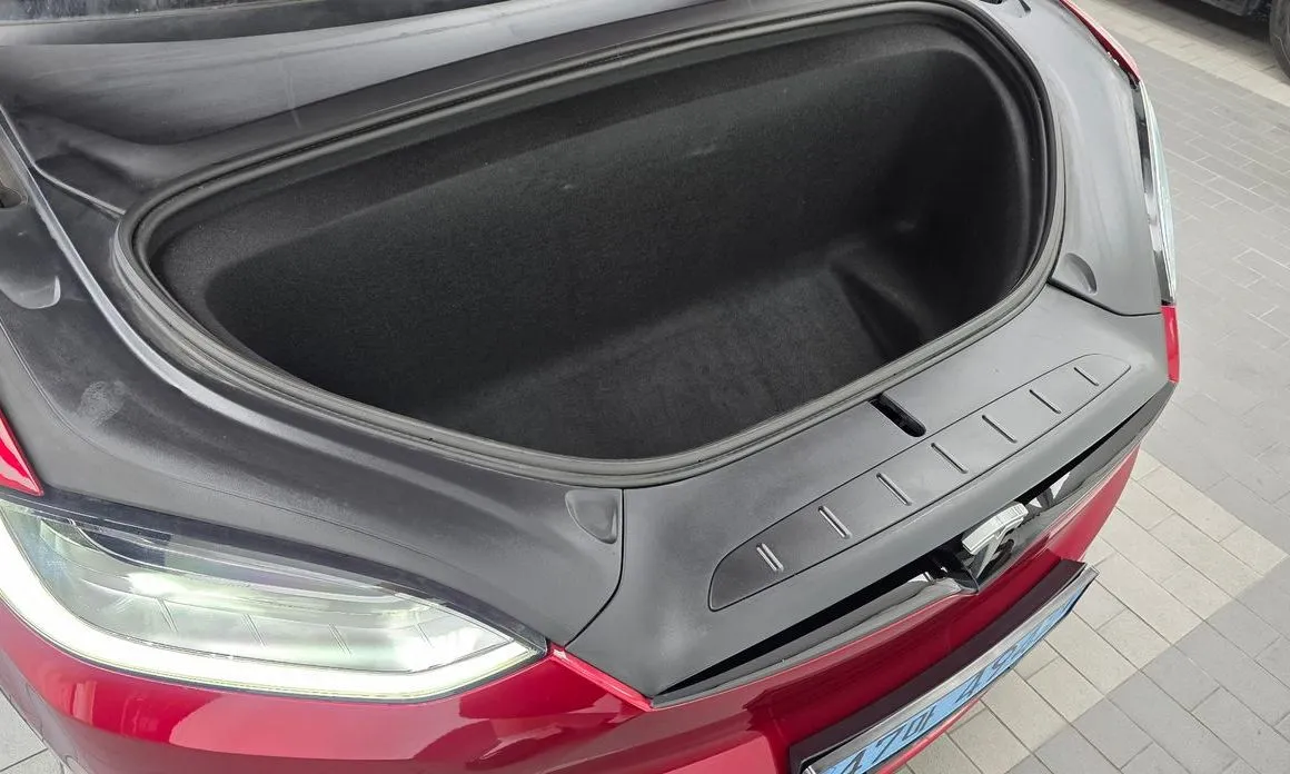 Tesla Model X — фото 10