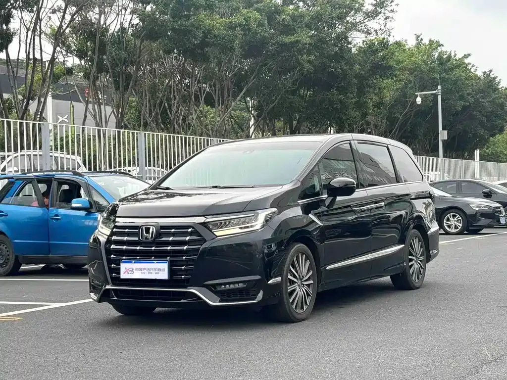 Honda Elysion — фото 1