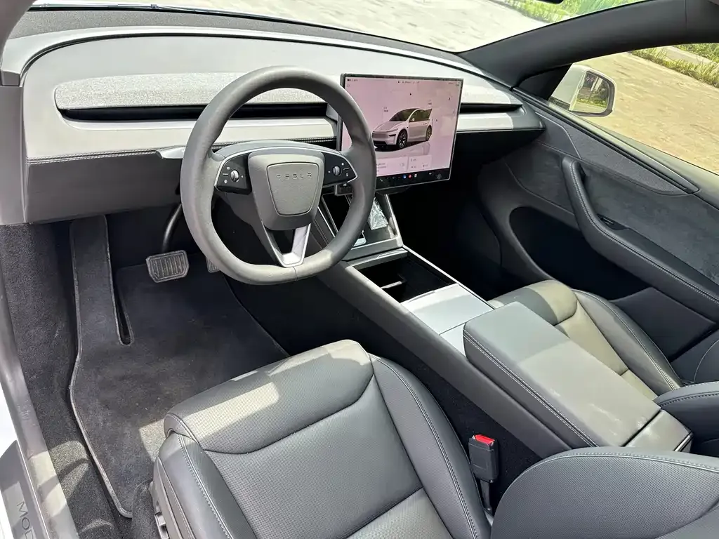 Tesla Model Y L — фото 8