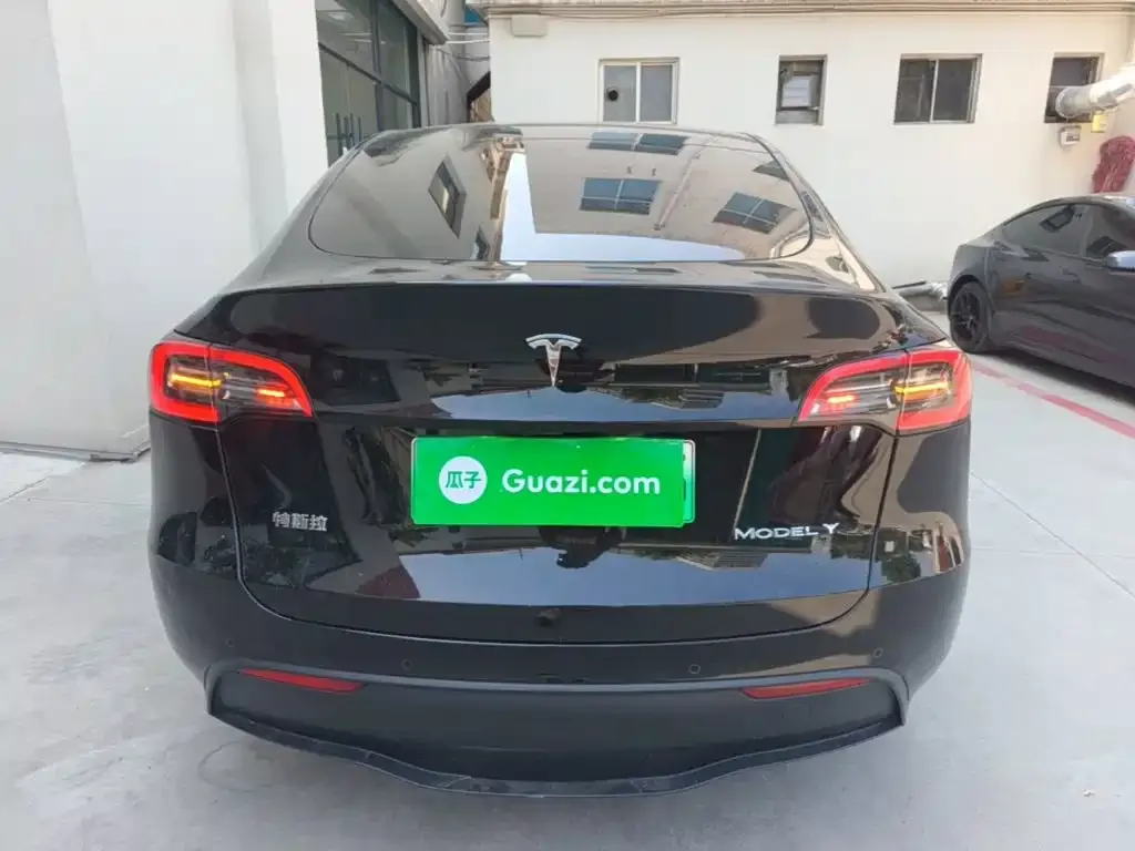 Tesla Model Y — фото 2