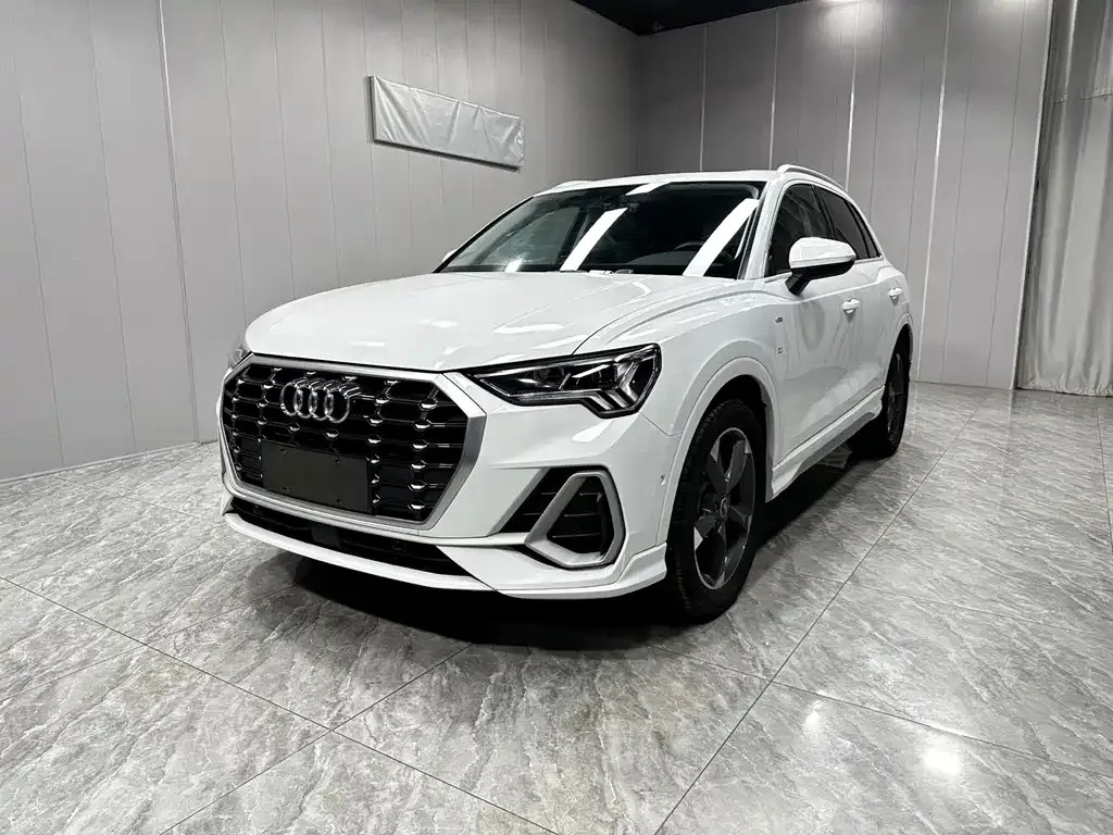 Audi Q3 — фото 1