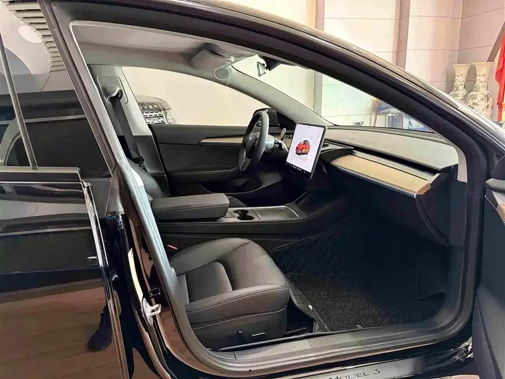 Tesla Model 3 — фото 2