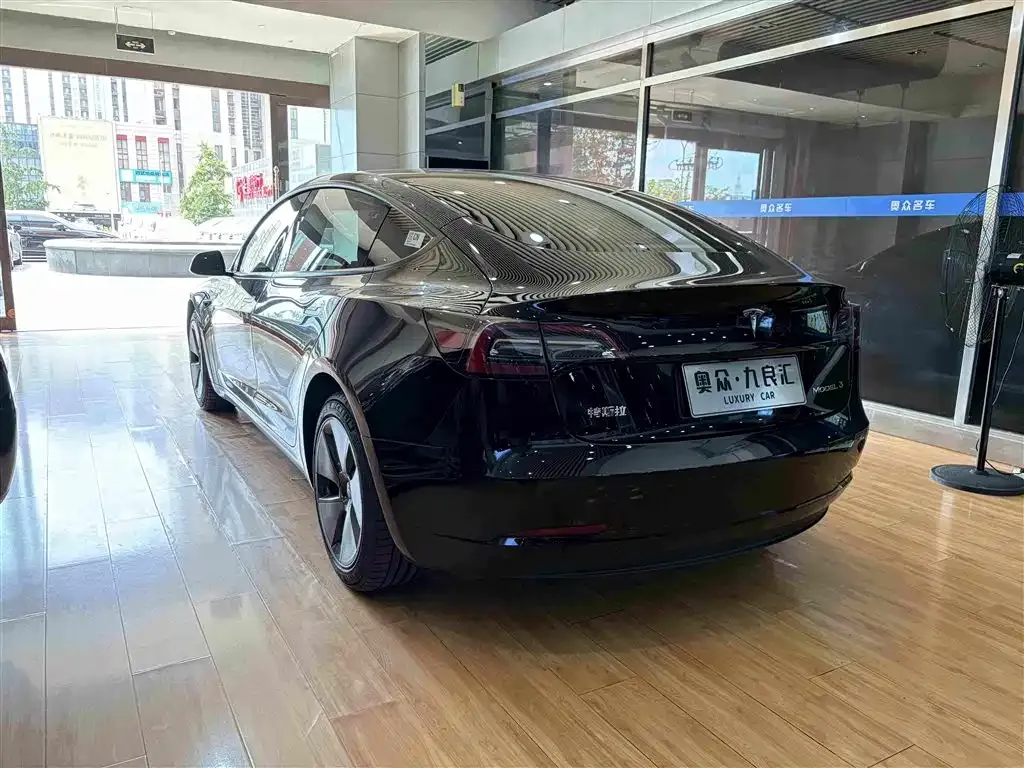 Tesla Model 3 — фото 6