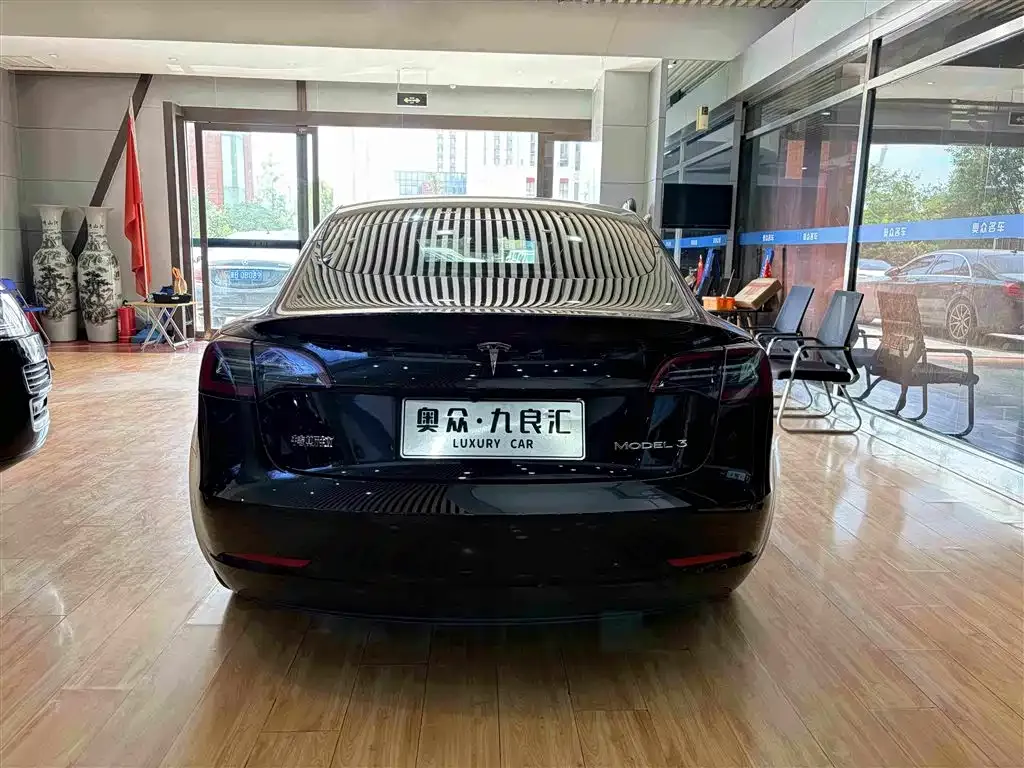 Tesla Model 3 — фото 8