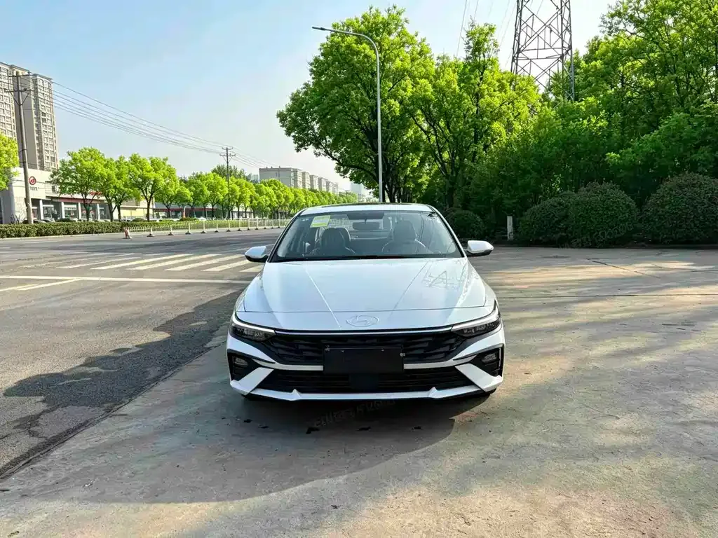 Hyundai Elantra — фото 7