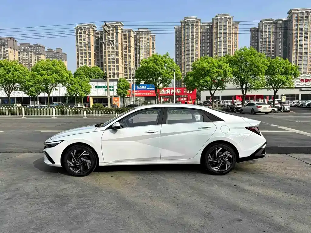 Hyundai Elantra — фото 4