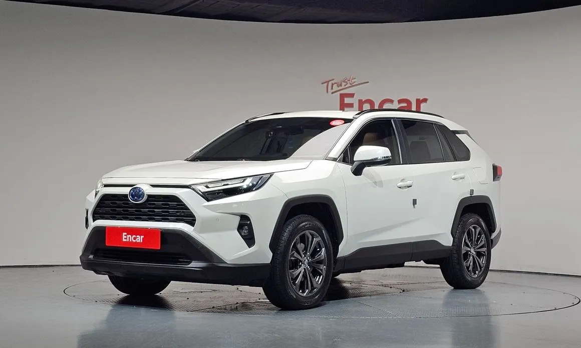 Toyota RAV4 — фото 1