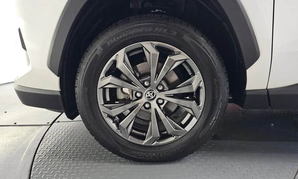 Toyota RAV4 — фото 3