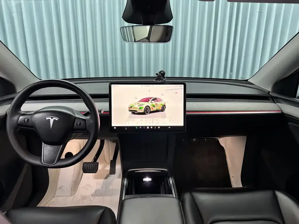 Tesla Model Y — фото 8