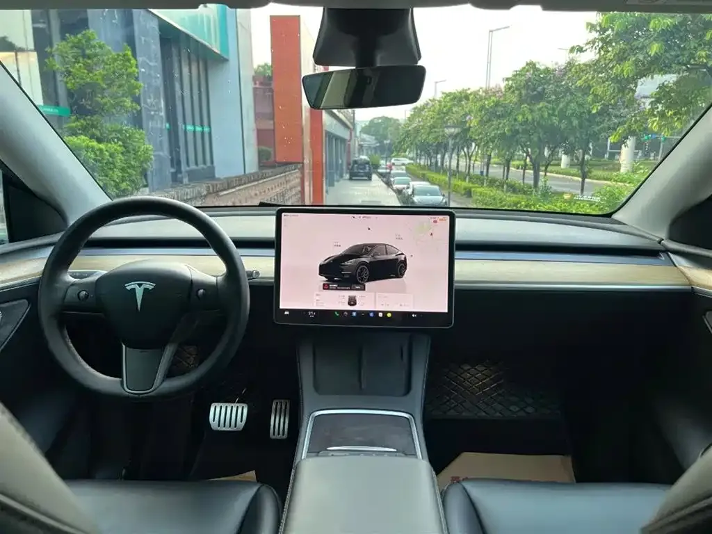 Tesla Model Y — фото 9