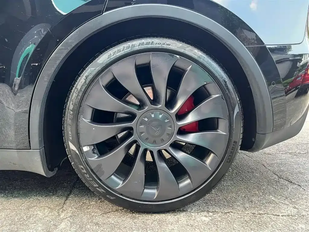 Tesla Model Y — фото 8
