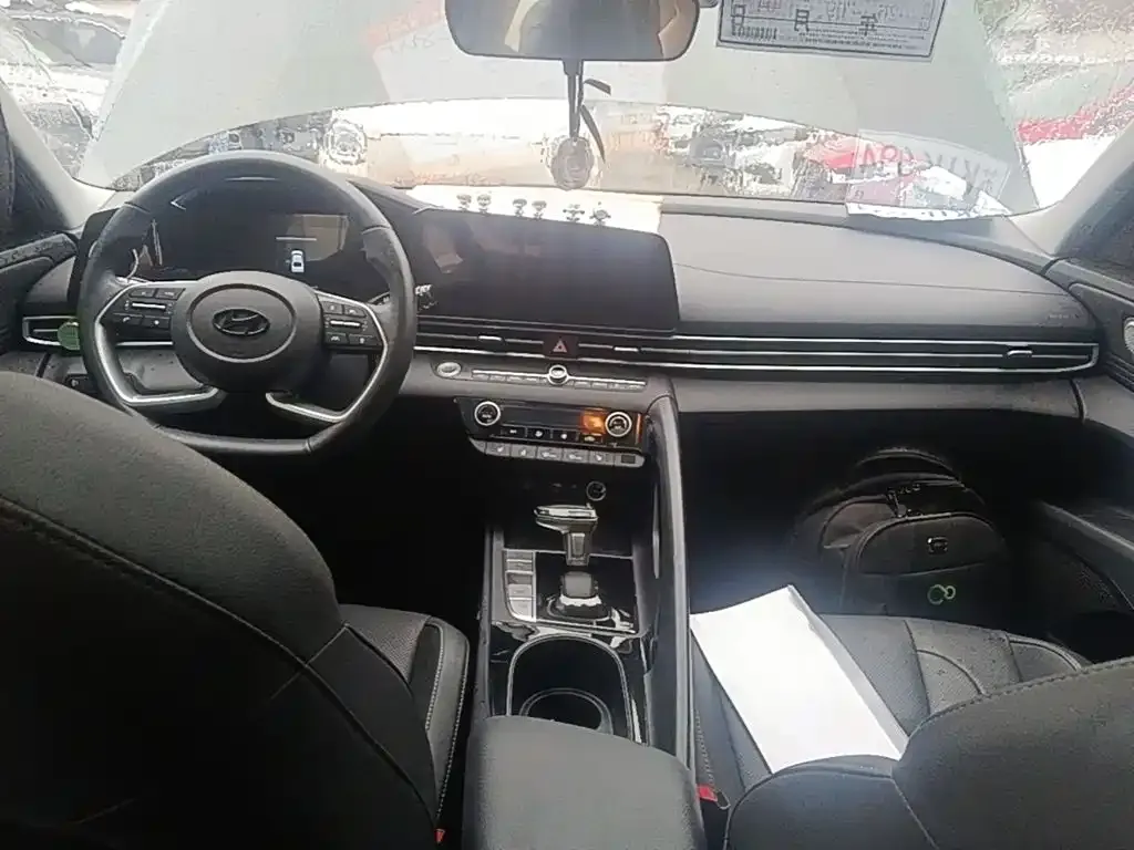 Hyundai Elantra — фото 3