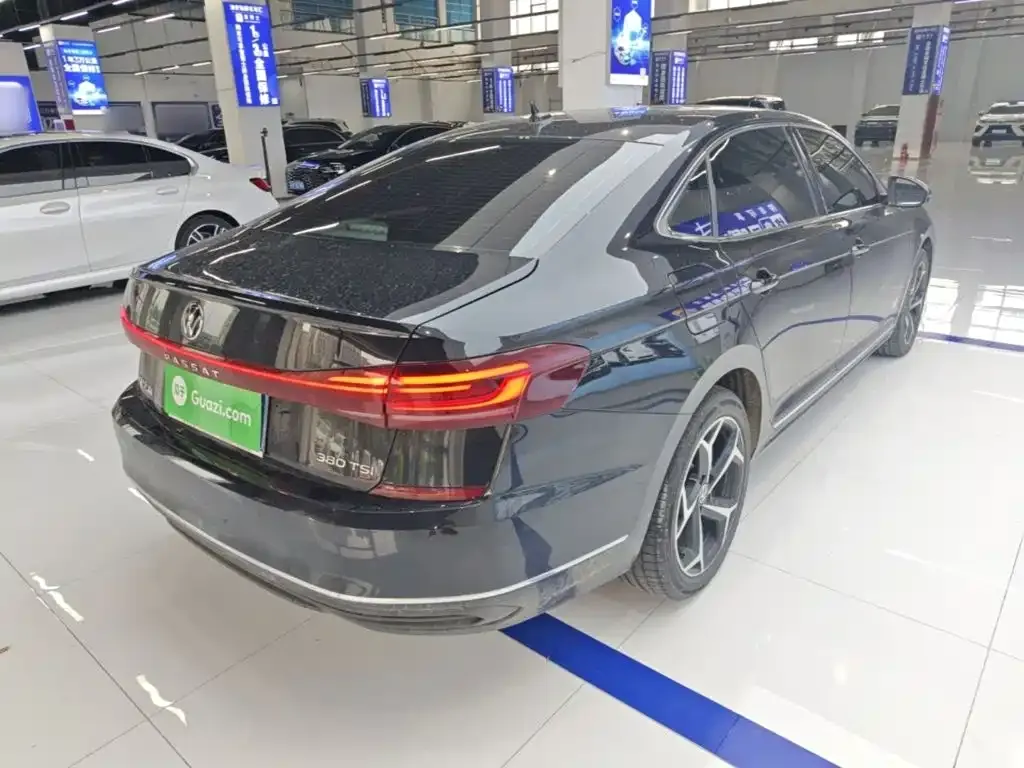 Volkswagen Passat — фото 10