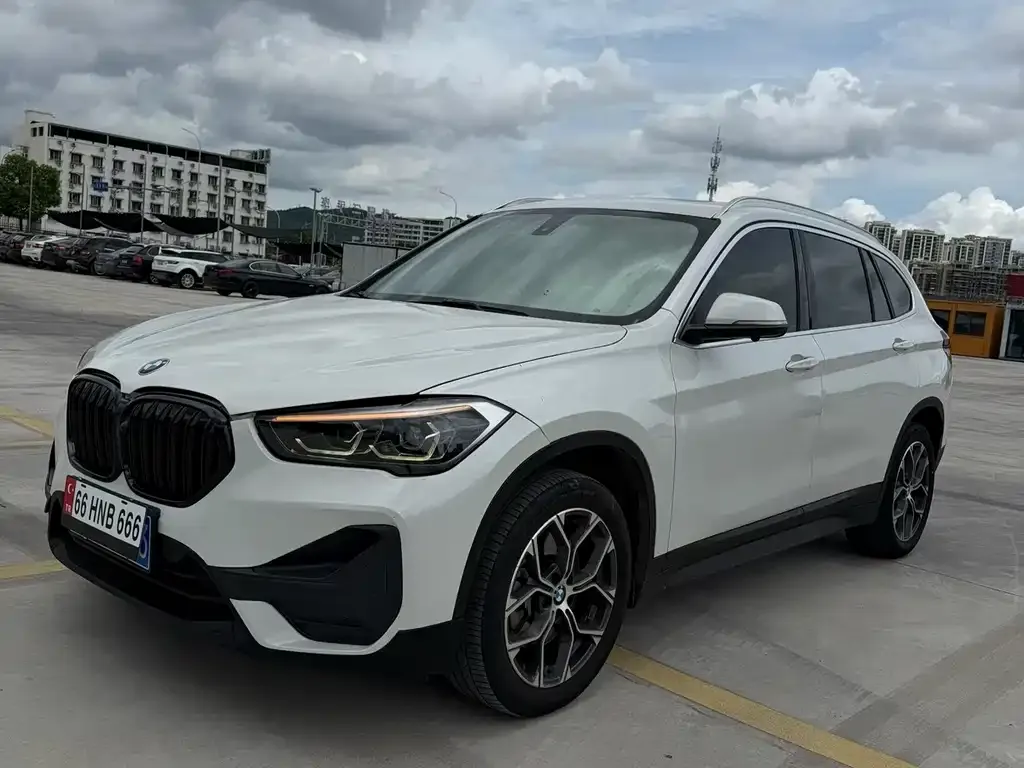 BMW X1 — фото 1