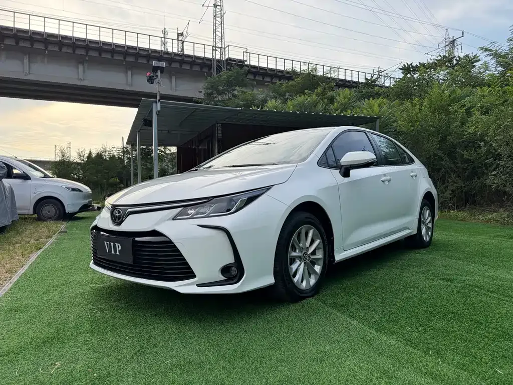 Toyota Corolla — фото 1
