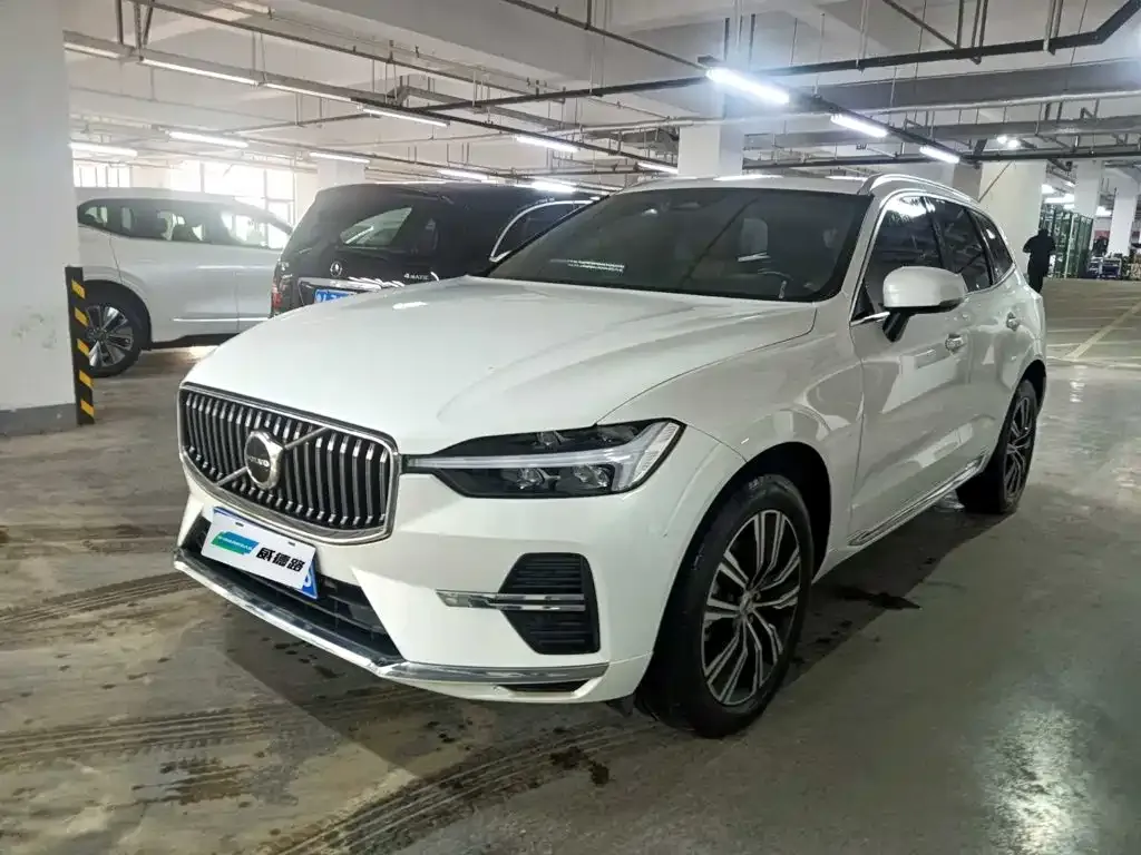 Volvo XC60 — фото 1