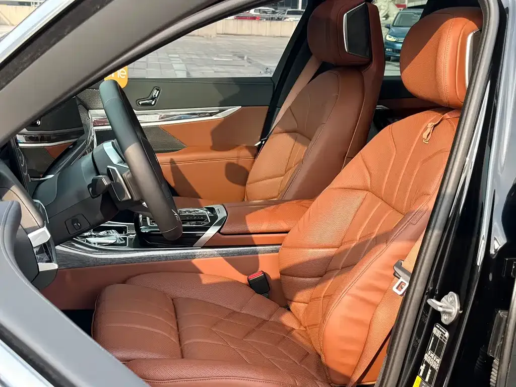 BMW i7 — фото 2