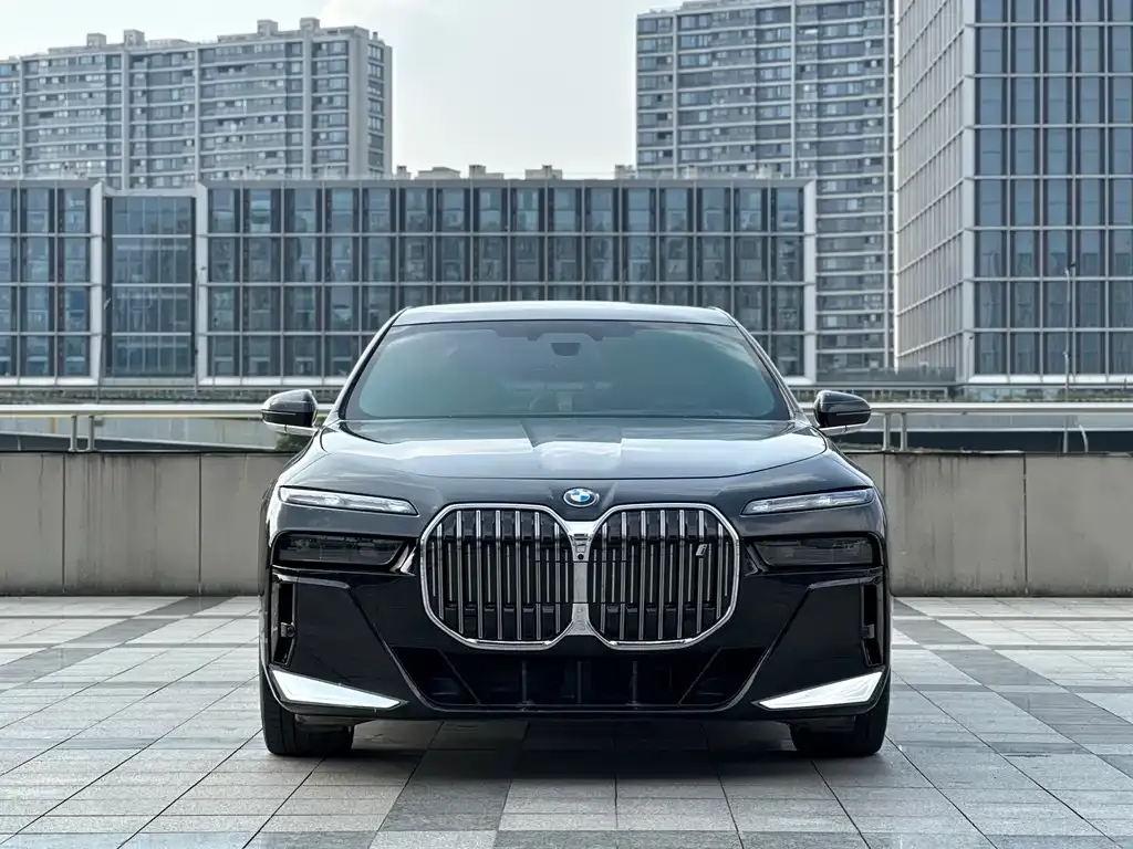 BMW i7 — фото 7