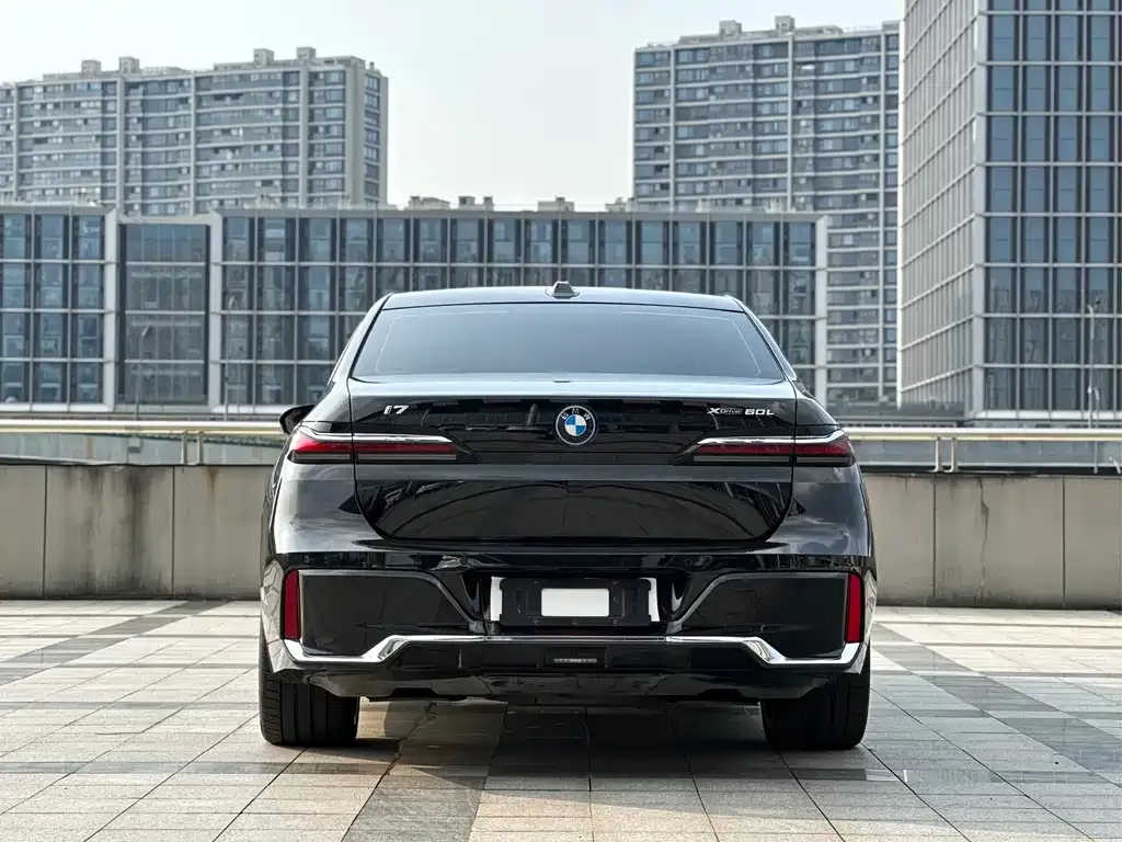 BMW i7 — фото 8